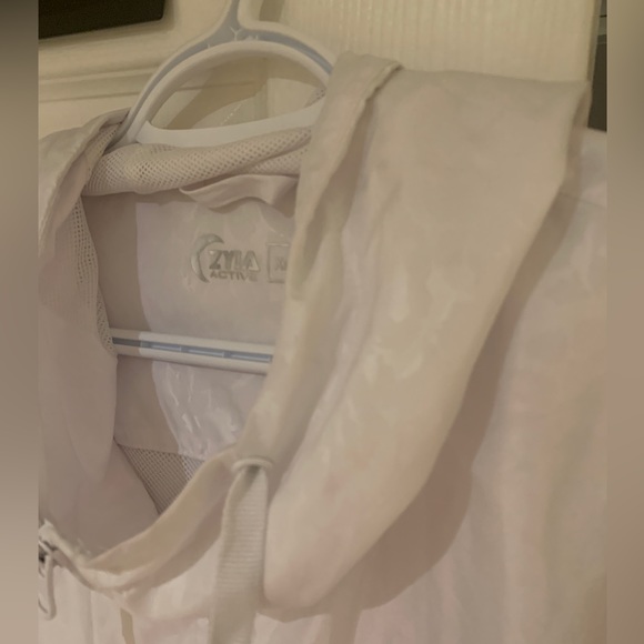 Zyia White Bomber Jacket Size XL and a lg - Picture 4 of 7